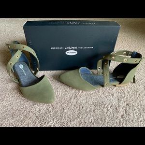 Dr. Scholl’s. Size 7 Olive Flat (Adjust Moto)